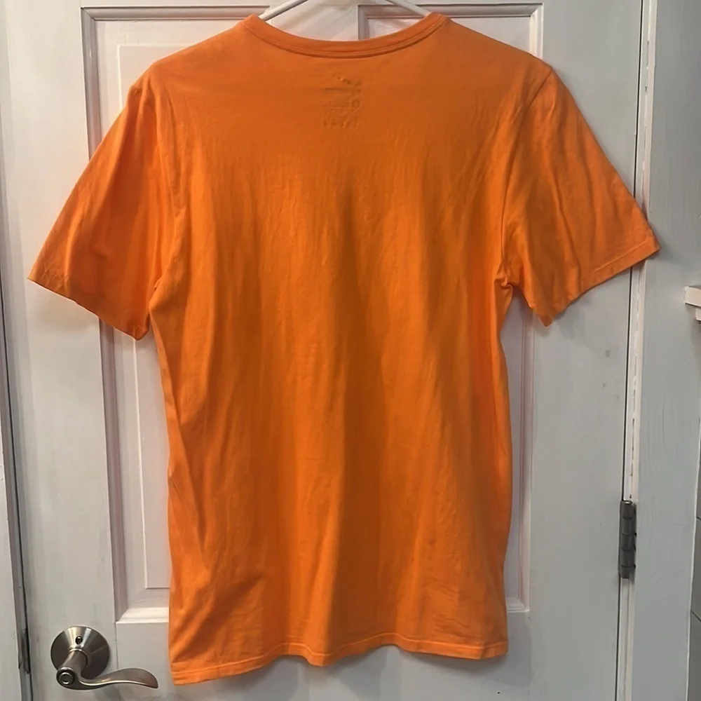 𝅺NIKE TEE women’s medium